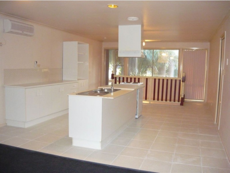 8 Windward Rise, Pacific Pines QLD 4211