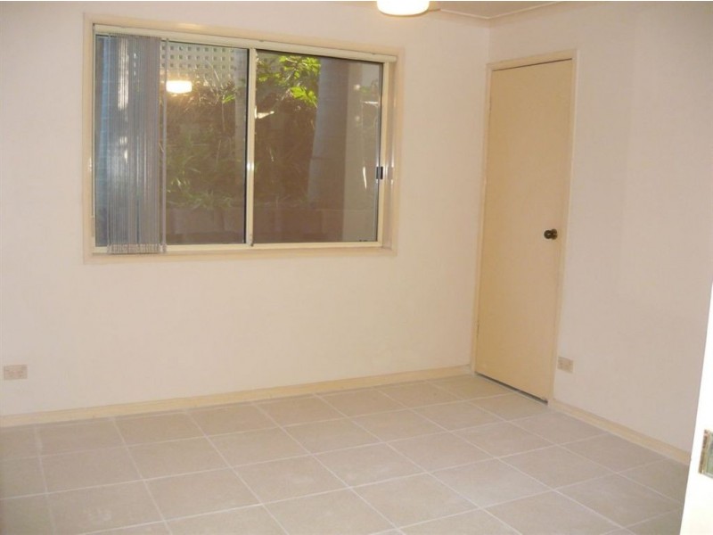 8 Windward Rise, Pacific Pines QLD 4211