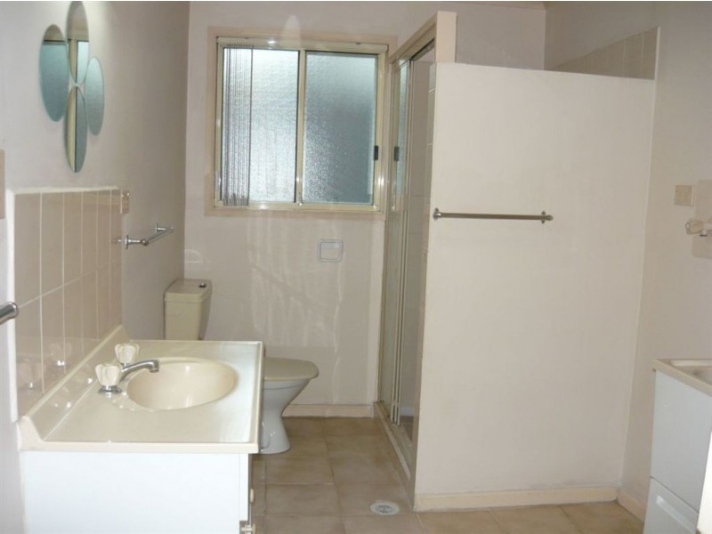 8 Windward Rise, Pacific Pines QLD 4211