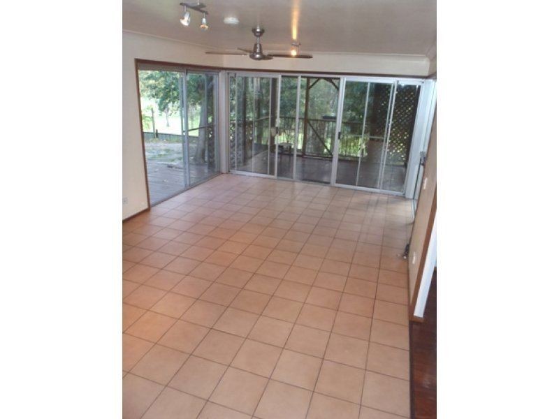 16 Latrobe Ave, Helensvale QLD 4212