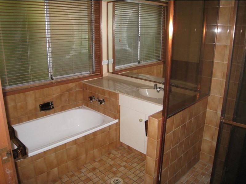 16 Latrobe Ave, Helensvale QLD 4212