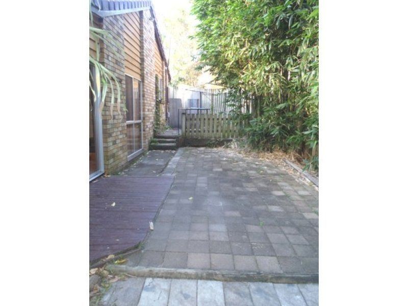 16 Latrobe Ave, Helensvale QLD 4212