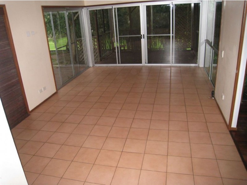 16 Latrobe Ave, Helensvale QLD 4212