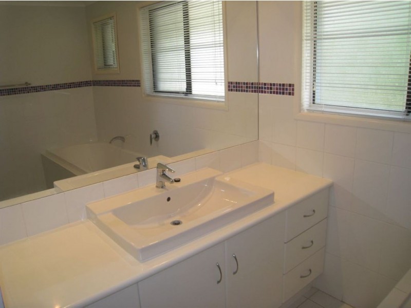 26 Bathurst Court, Helensvale QLD 4212