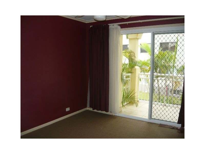 4/23 Parneno Street, Chevron Island QLD 4217