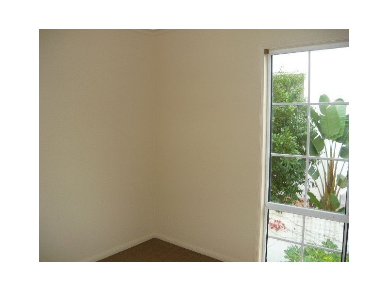 4/23 Parneno Street, Chevron Island QLD 4217