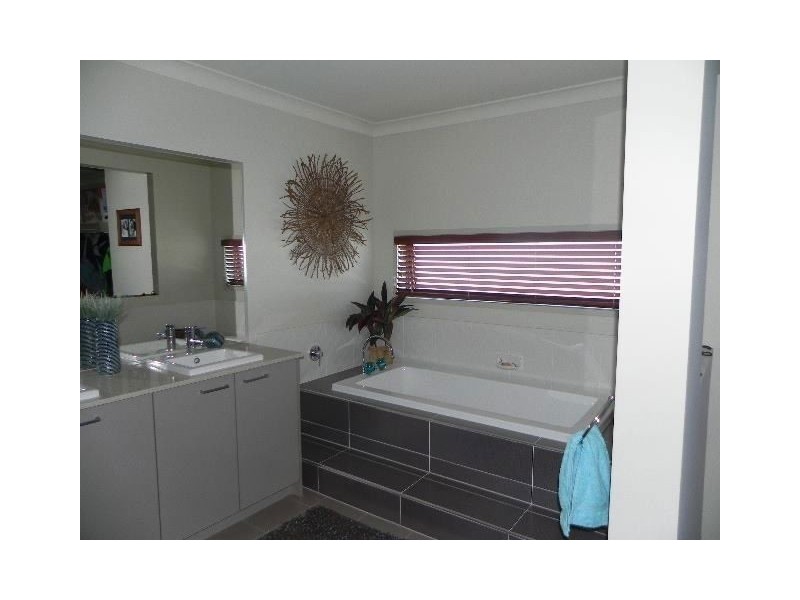 Pacific Pines QLD 4211