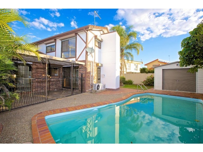 326 Bayview Street, Hollywell QLD 4216