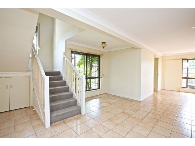 326 Bayview Street, Hollywell QLD 4216