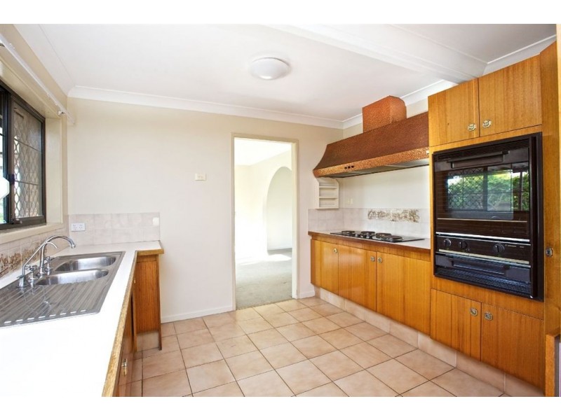 326 Bayview Street, Hollywell QLD 4216