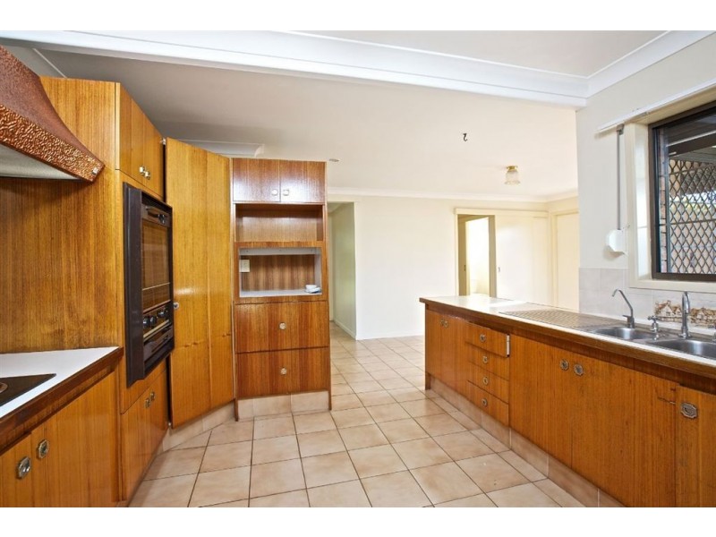 326 Bayview Street, Hollywell QLD 4216