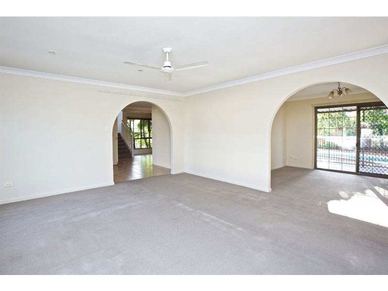 326 Bayview Street, Hollywell QLD 4216