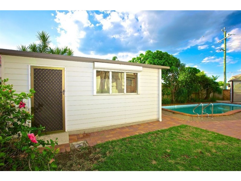 326 Bayview Street, Hollywell QLD 4216