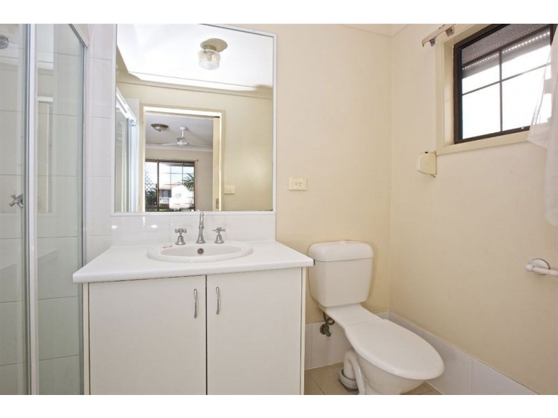 326 Bayview Street, Hollywell QLD 4216