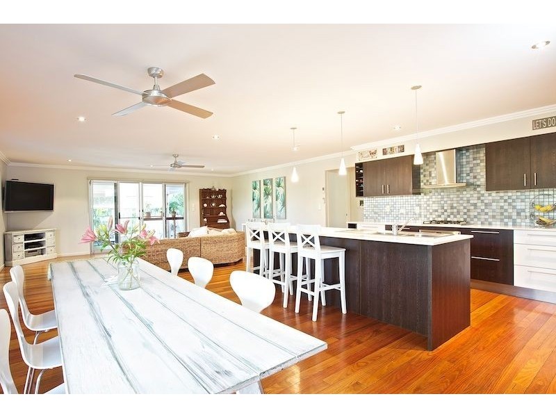 2 Dunnes Avenue, Hope Island QLD 4212