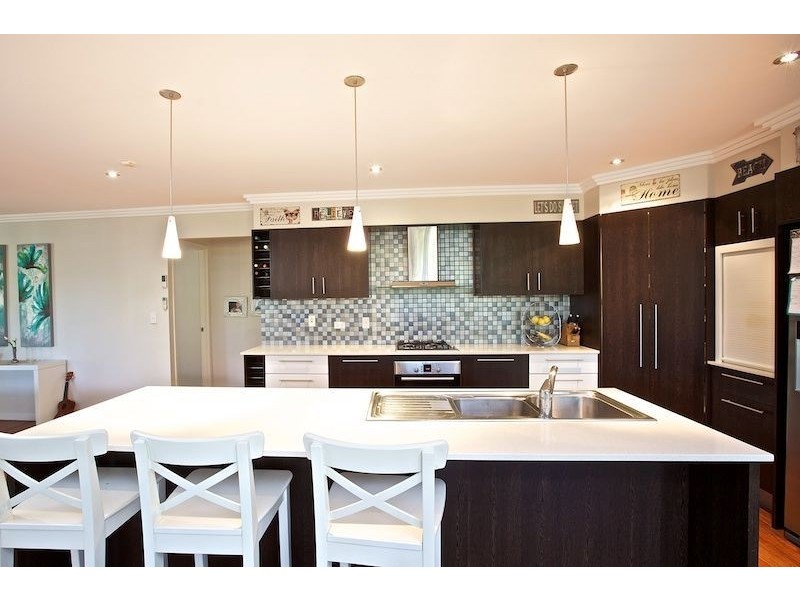 2 Dunnes Avenue, Hope Island QLD 4212