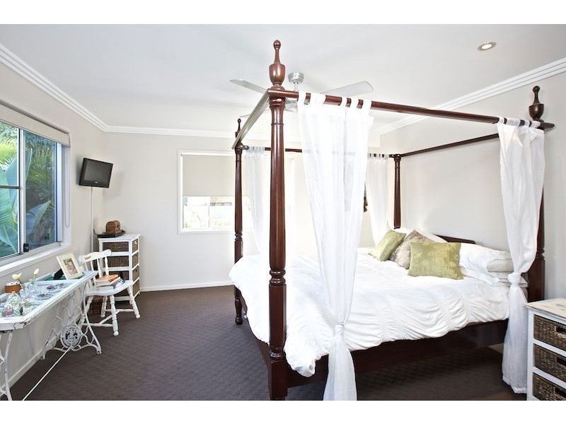 2 Dunnes Avenue, Hope Island QLD 4212