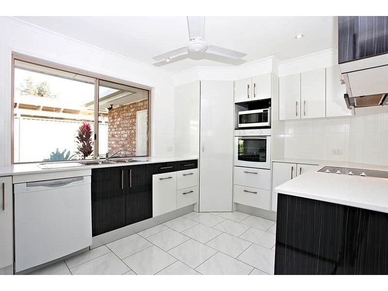 9 Pentland Court, Helensvale QLD 4212