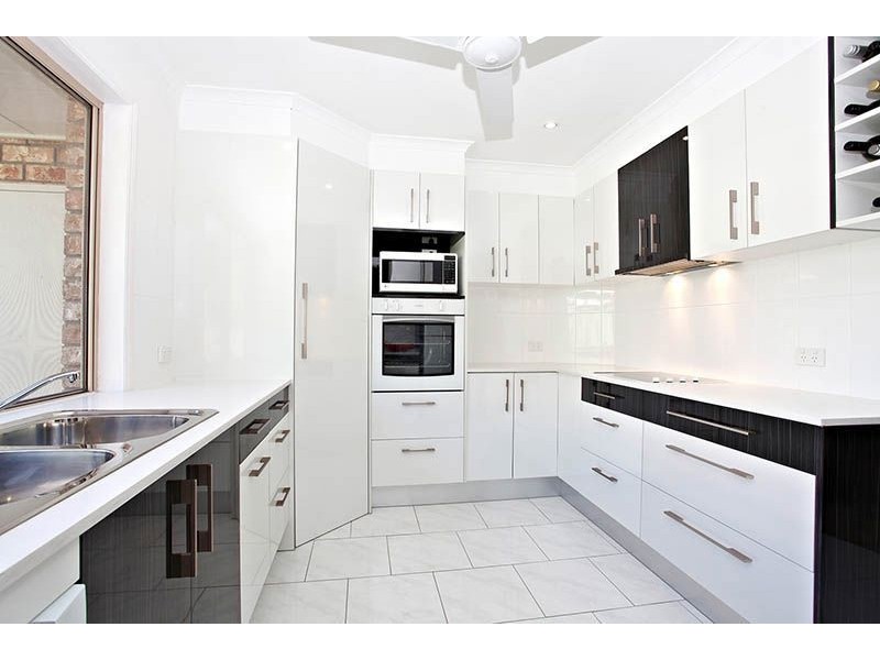 9 Pentland Court, Helensvale QLD 4212