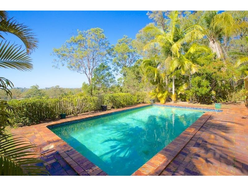 8 Riverstone Road, Helensvale QLD 4212