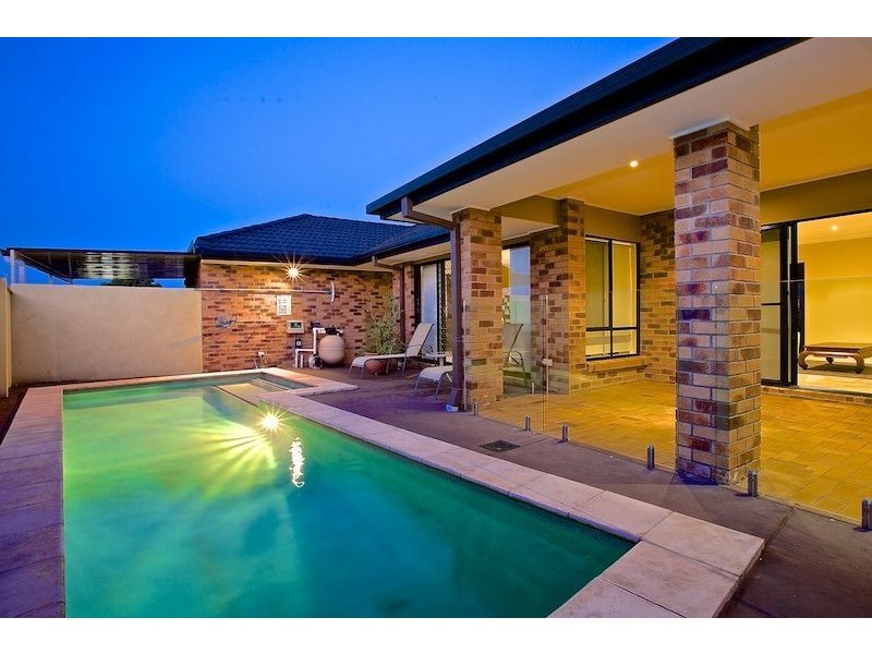 42 Codrington Circuit, Pacific Pines QLD 4211