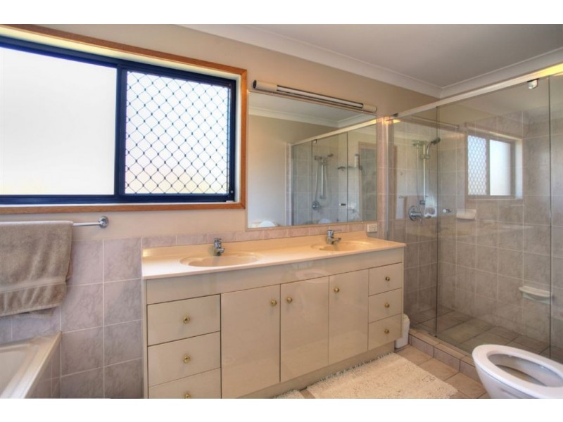 2 Orpington Court, Arundel QLD 4214