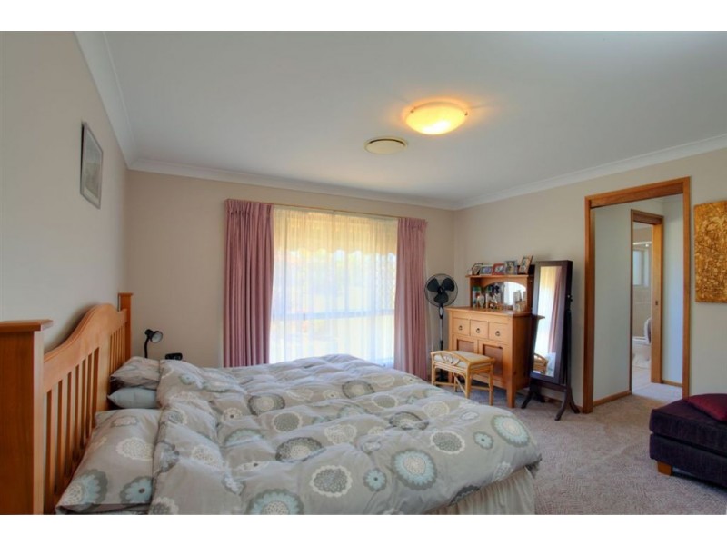 2 Orpington Court, Arundel QLD 4214