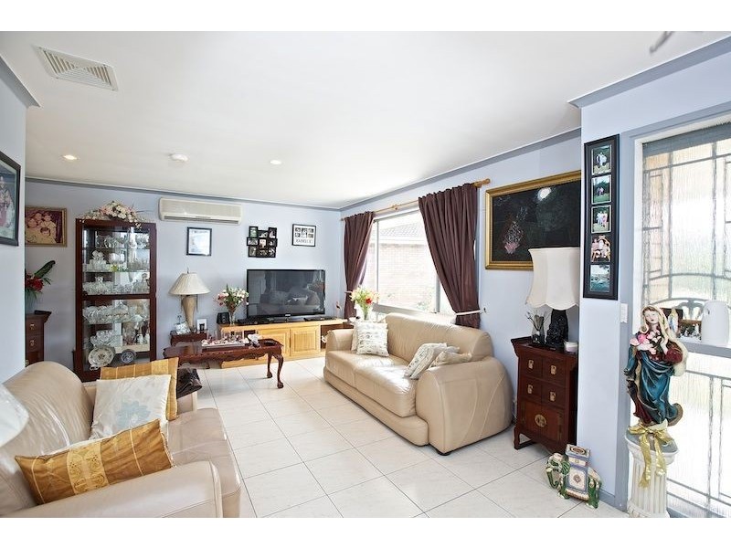 19 Latrobe Ave, Helensvale QLD 4212