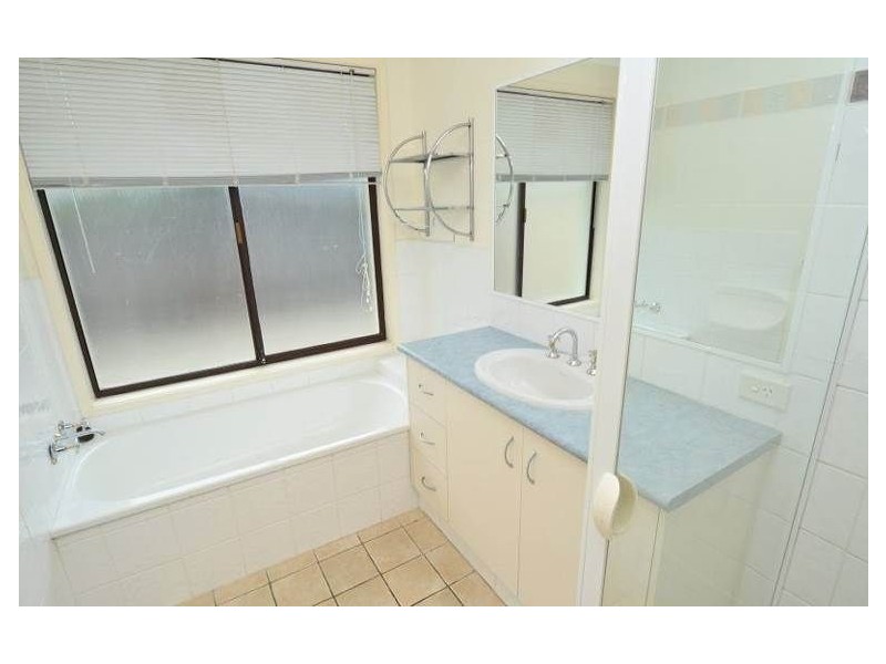 8 Wilmot Street, Helensvale QLD 4212