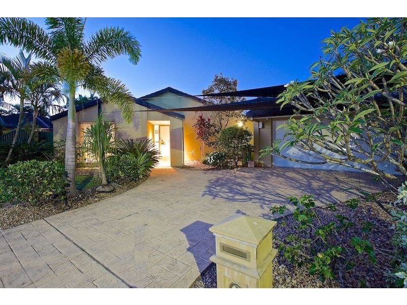 12 Wilmington Crt, Helensvale QLD 4212