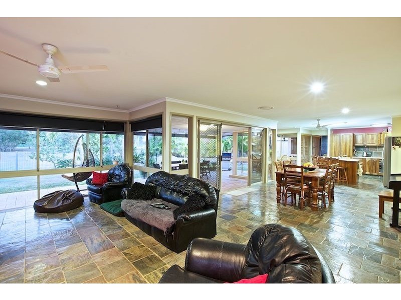 12 Wilmington Crt, Helensvale QLD 4212