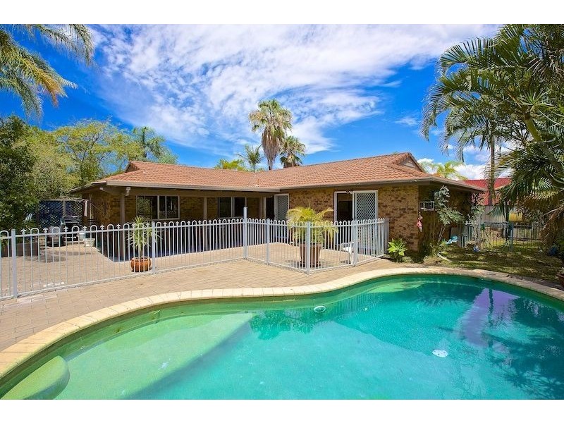 4 Dubbo Crt, Helensvale QLD 4212