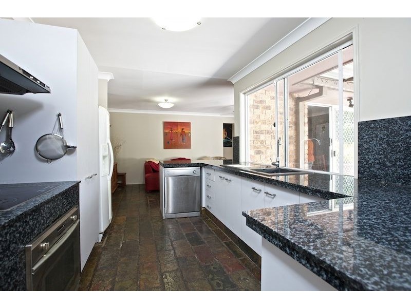 4 Dubbo Crt, Helensvale QLD 4212