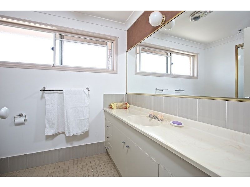 4 Dubbo Crt, Helensvale QLD 4212