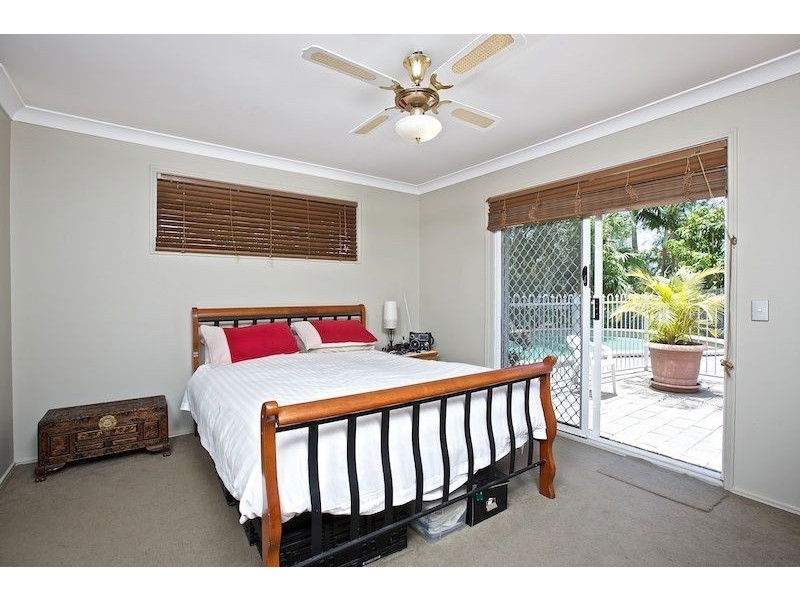 4 Dubbo Crt, Helensvale QLD 4212