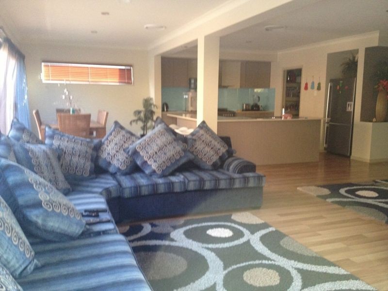 16 Faraday Crescent, Pacific Pines QLD 4211