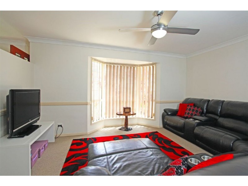 8 Guy Lane, Oxenford QLD 4210