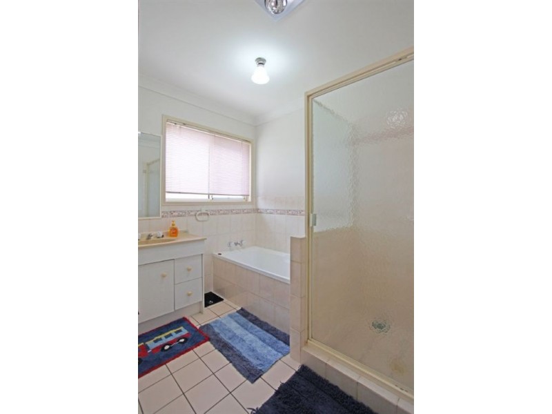 8 Guy Lane, Oxenford QLD 4210