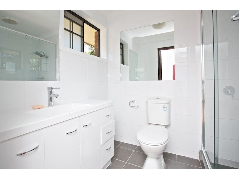 16 Ashford Road, Helensvale QLD 4212