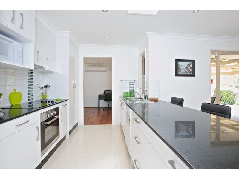 226 Mildura Drive, Helensvale QLD 4212