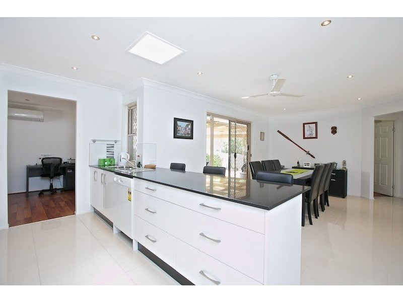 226 Mildura Drive, Helensvale QLD 4212