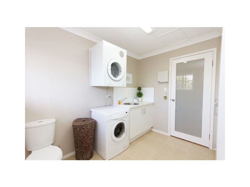 2 Riana Court, Helensvale QLD 4212