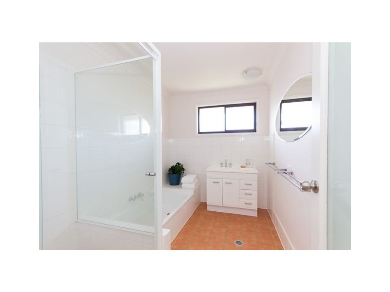 2 Riana Court, Helensvale QLD 4212