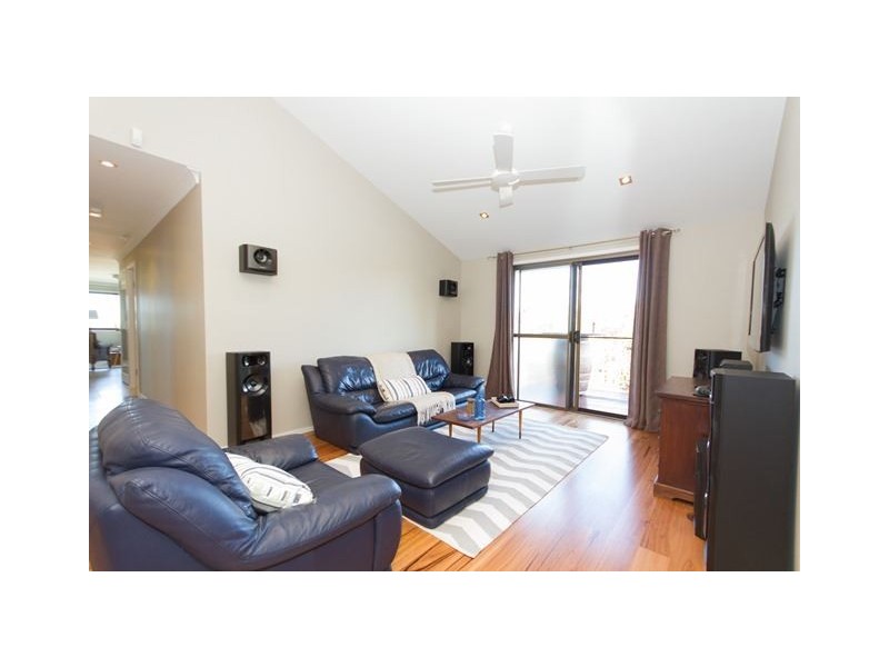 2 Riana Court, Helensvale QLD 4212