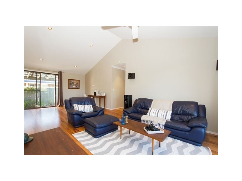 2 Riana Court, Helensvale QLD 4212