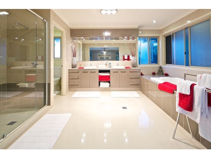 13 Minyon Court, Pacific Pines QLD 4211