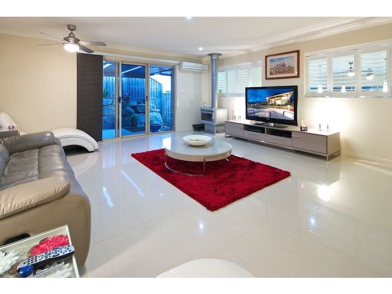 13 Minyon Court, Pacific Pines QLD 4211