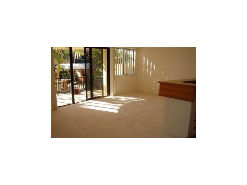 5/2 Fraser Avenue, Miami QLD 4220