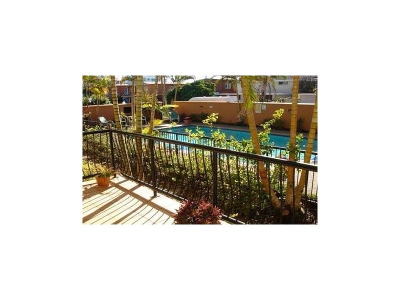 5/2 Fraser Avenue, Miami QLD 4220