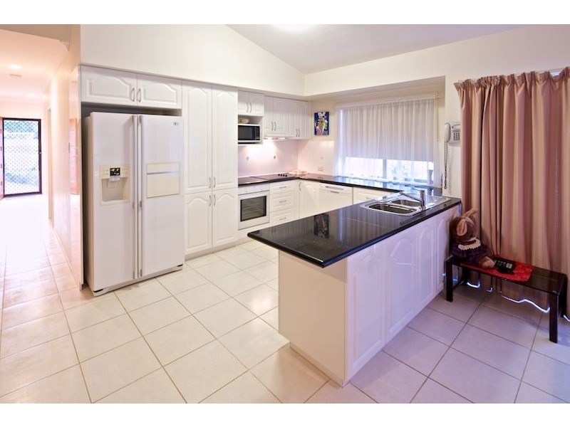 15 Wandilla Drive, Helensvale QLD 4212